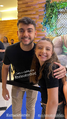 Dublador de Zeca Brito (Rafael Sadovski) com a youtuber Júlia Carvalho na pré-estreia em 07/02/2026.