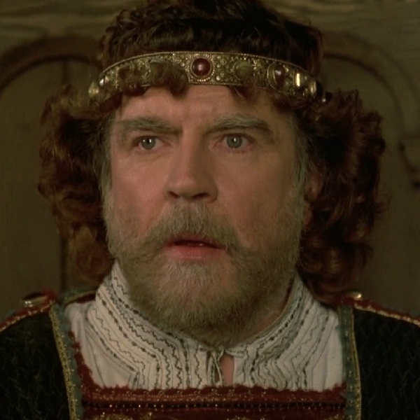 Arquivo:Claudius (Hamlet - 1990).png