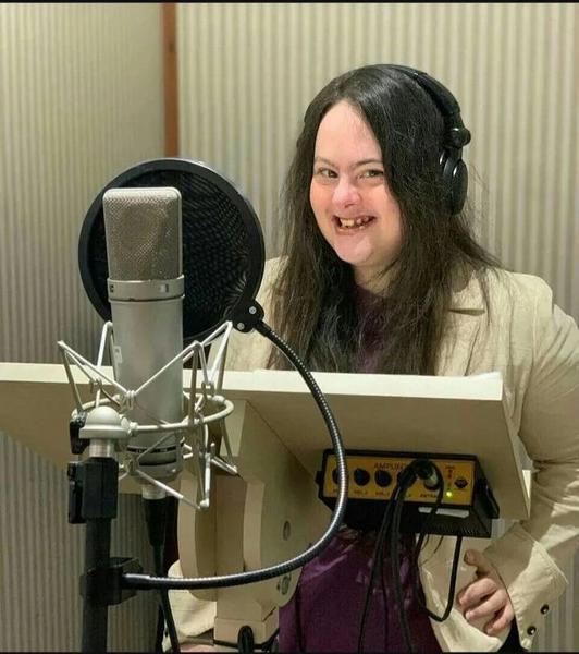 Arquivo:Mariana Lencastre Unidub.png