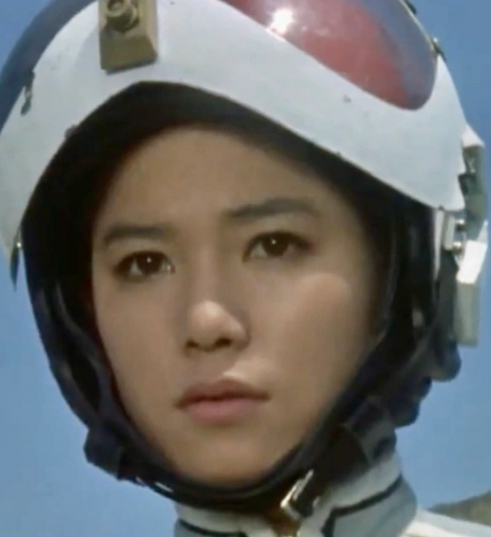 Arquivo:Anne Yuri.png