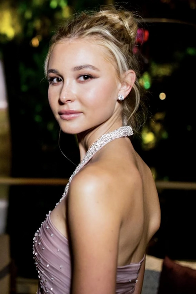 Arquivo:Isabel May.jpg