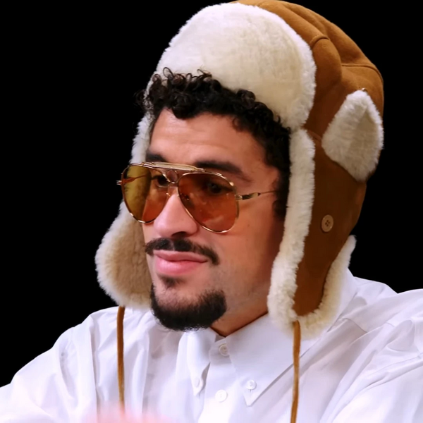 Arquivo:Bad Bunny (Hot Ones).jpg