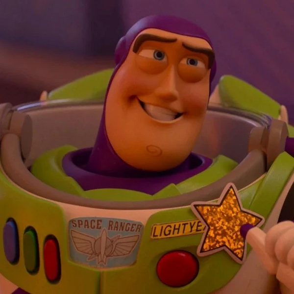 Arquivo:Buzz (toy story 5).jpg