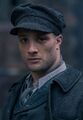 Barney em Peaky Blinders: Sangue, Apostas e Navalhas