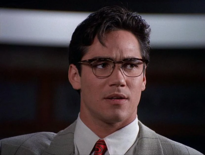 Arquivo:Clark Kent L&C.jpg