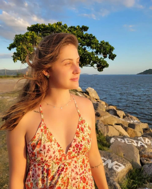 Larissa Maculan.png