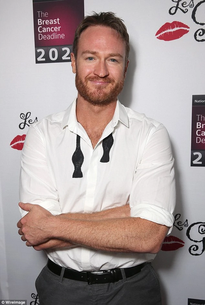 Arquivo:Josh Lawson.jpg