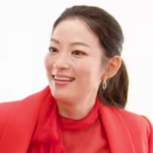 Arquivo:Arden Cho (Hot Ones).jpg