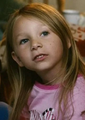 Samantha Newman (4 anos) em Click