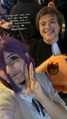 Dublador do Denji (Erick Bougleux) com uma cosplayer da Reze na Pré-Estreia.