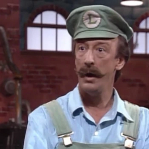 Arquivo:Danny Wells Luigi.png