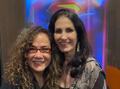 Dubladora da Lara Lor-Van, Telma da Costa junto com á diretora de dublagem Andrea Murucci.