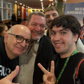 Dublador Nikolas Darsaclis com o dublador do Professor Marmelada (Sérgio Stern) e os dubladores Anton e Jorge Vasconcellos na Pré-Estreia.