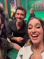 Marianna Alexandre (Vozerio) junto com Jonathan Bailey (Fiyero) na première[15]