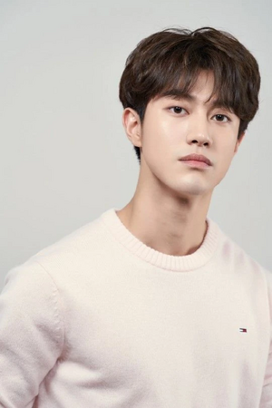 Kwak Dong-Yeon.jpg
