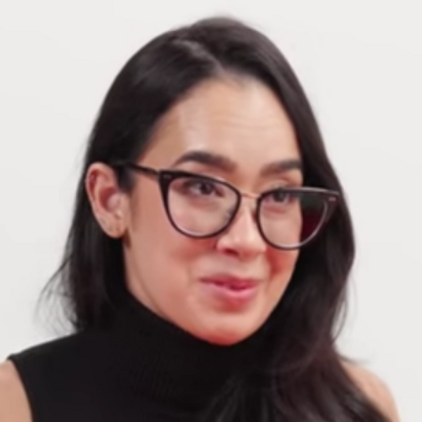 Arquivo:AJ Mendez (Hot Ones).png