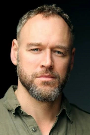 Elliot Cowan.png