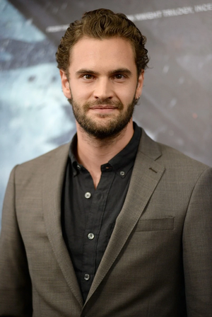 Tom Bateman.jpg