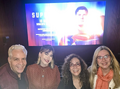 Dubladora da Cat Grant (Flavia Fontenelle) com os dubladores do país biologicos do Superman, Jor-El, Lara Lor-Van (Eduardo Borgerth,Telma da Costa) com á Nick Maia na sala de cinema.