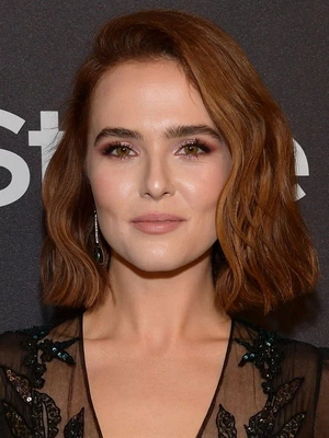 Zoey Deutch.png