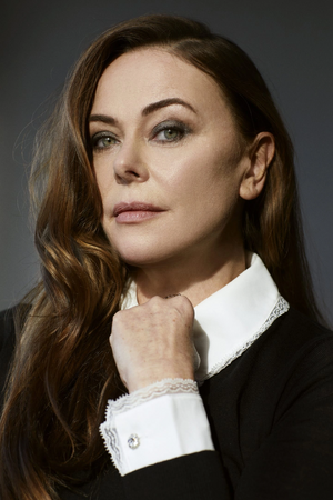 Polly Walker.png