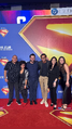Dubladores de Lex Luthor, Kendra Saunders / Mulher-Gavião, Kal-El / Clark Kent / Superman, Michael Holt / Senhor Incrível, Lois Lane (Rodrigo Antas, Pamella Rodrigues, Diego Lima, Rafael Pinheiro, Natália Alves) juntos com diretora de dublagem.
