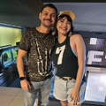 Dubladora de Julia Campbell, Nick Maia, junto com o dublador de Bobby Campbell, Charles Emmanuel, na sessão de pré-estreia dos dubladores.