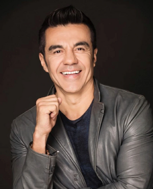 Adrián Uribe.jpg