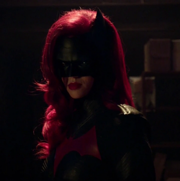 Arquivo:Batwoman - Supergirl.png