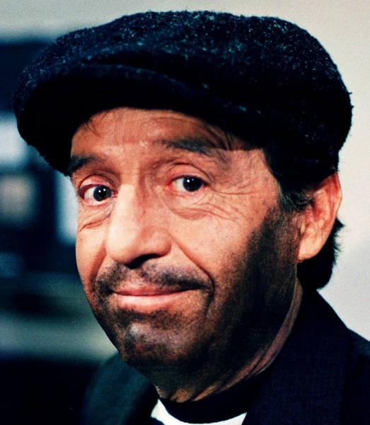 Arquivo:Chespirito Chompiras.jpg