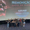 Elenco na sessão de pré-estreia, com os dubladores na sala.