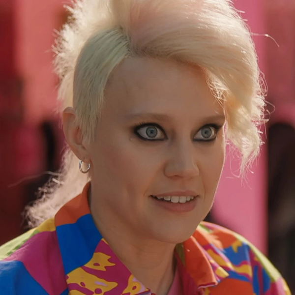 Arquivo:Barbie Estranha (Barbie 2023).jpg