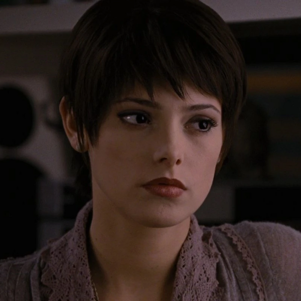 Arquivo:Alice-Breaking-Dawn-1.jpg