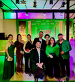 Dubladores e equipe de dublagem na première[16]