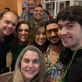 Dublador Nikolas Darsaclis com a diretora de dublagem Flavia Fontenelle e os dubladores dos personagens Sr. Piranha, Sina, Javalina, Sr. Tubarão, Sr. Cobra (Duda Espinoza,Fernanda Baronne, Evie Saide, Renan Freitas eSérgio Moreno) na Pré-Estreia.