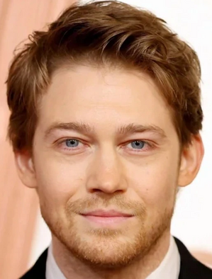 Joe Alwyn.jpg