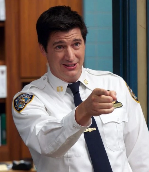 Arquivo:Brooklyn Nine-Nine Captain CJ.jpg