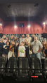 Elenco de dublagem na sala de cinema na Pré-Estreia parte 3.