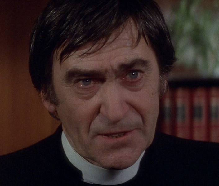 Arquivo:TheOmen1976PadreBrennan.webp