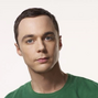 Dr. Sheldon Lee Cooper (adulto) em Big Bang: A Teoria e Jovem Sheldon