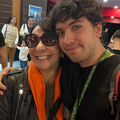 Dublador Nikolas Darsaclis, com a dubladora da Gatinha Felina (Angélica Borges) na Pré-Estreia.