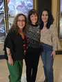 A diretora de dublagem (Andrea Murucci) com as dubladoras de Penélope e de Euricleia (Adriana Torres e Telma da Costa), durante a pré-estreia de 15/07/2026.