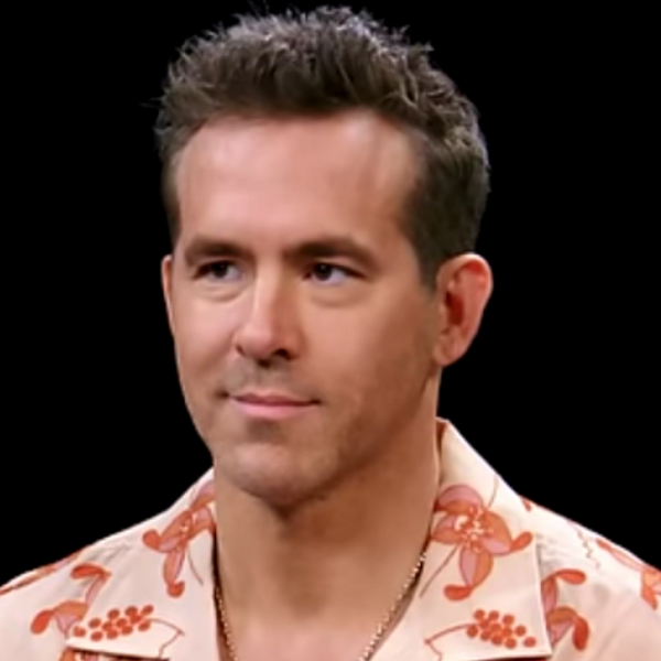 Arquivo:Ryan Reynolds (Hot Ones).png