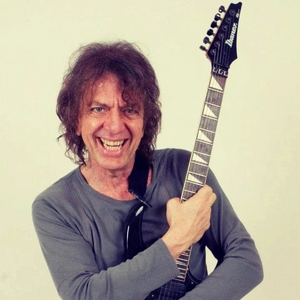 Claudio guitarplayer.jpg