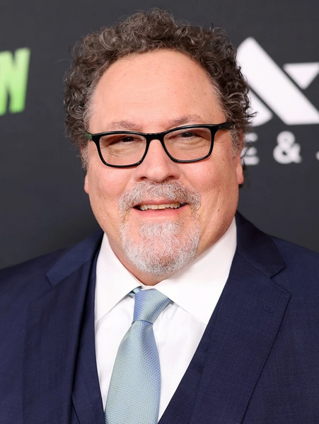 Arquivo:1200px-Jon Favreau 2016.jpg