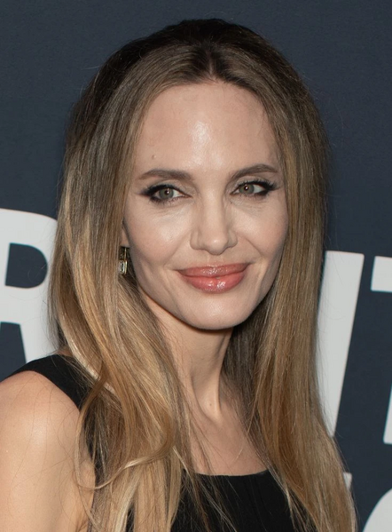 Arquivo:Angelina Jolie 2025.jpg