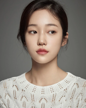Roh Yoon-seo.png