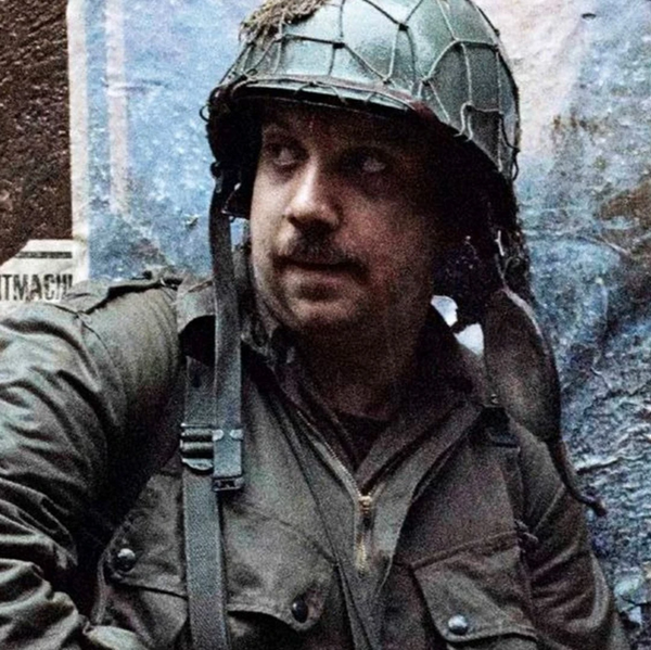 Arquivo:Sargento Hill.jpg