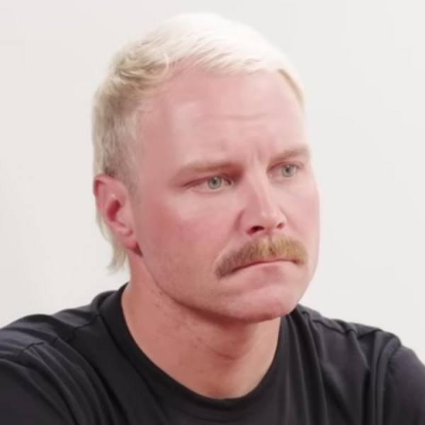 Arquivo:Valtteri Bottas (Hot Ones).png