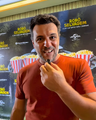 Rodrigo Lombardi como Astuto na pré-estreia de Robô Selvagem no Shopping Village Mall no Rio de Janeiro.